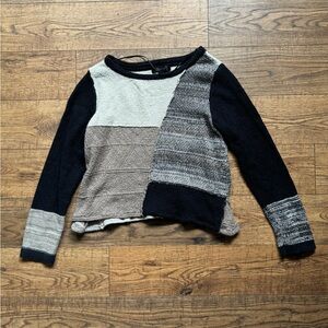 Y2K 2000’s Vintage Light Knit Neutral Beige Gray Black Patch Sweater Top